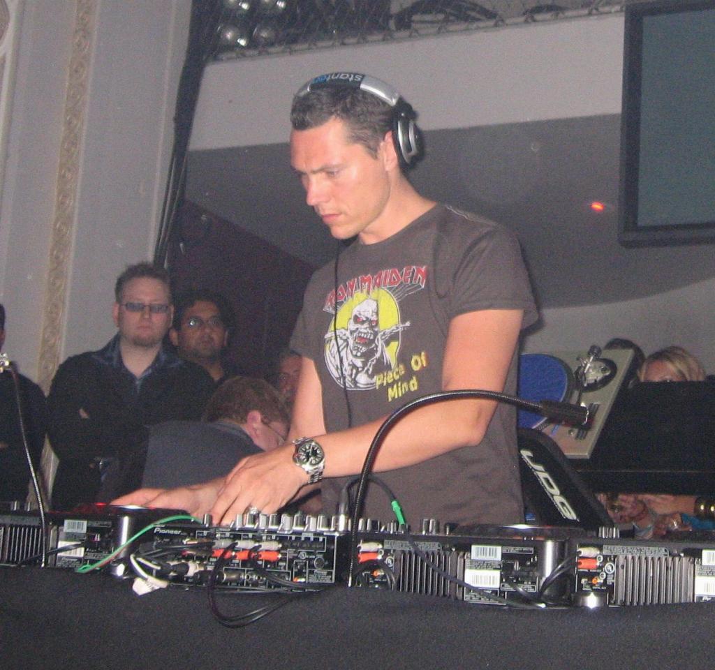 111 - Tiesto