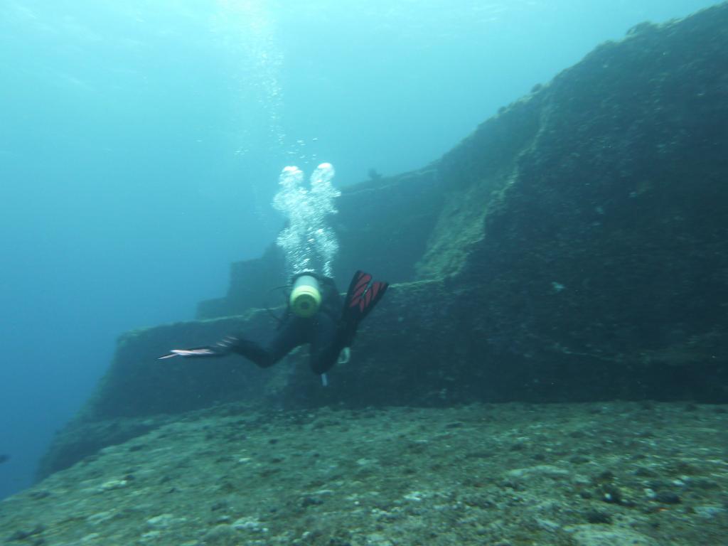 1208 - Yonaguni-Dive1-2