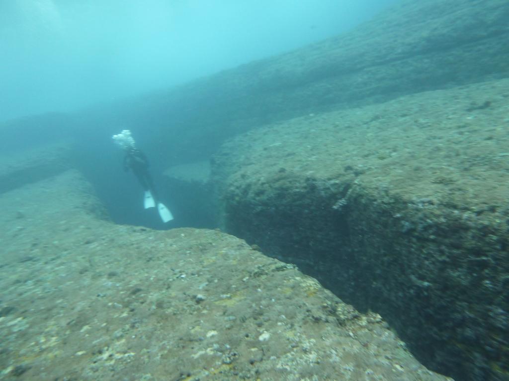 1234 - Yonaguni-Dive1-2