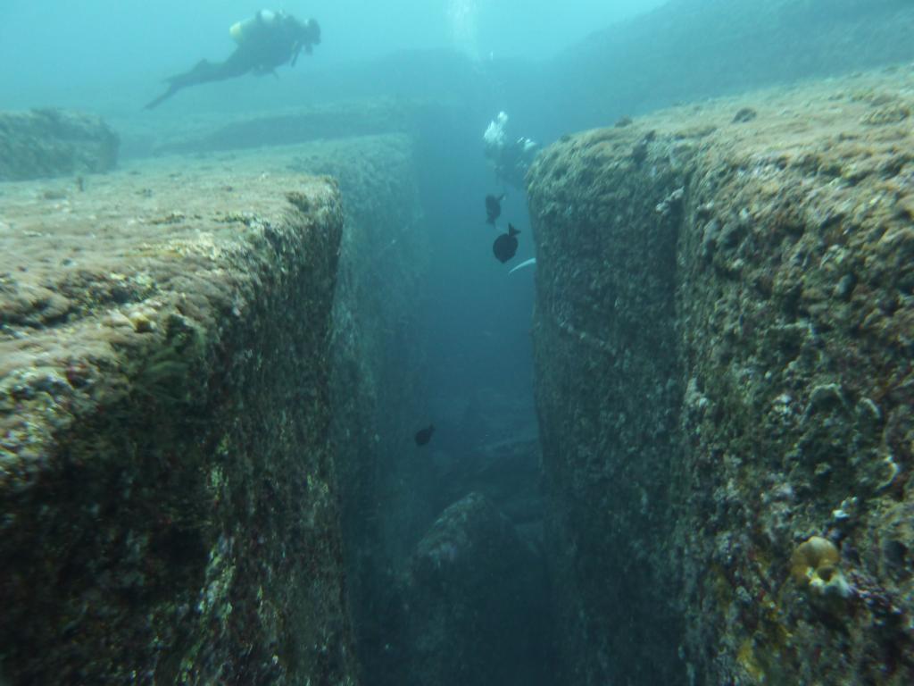 1235 - Yonaguni-Dive1-2