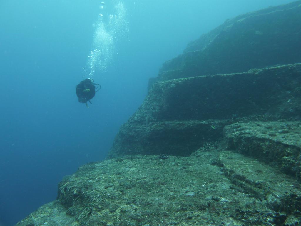 1200 - Yonaguni-Dive1-2-1206 Yonaguni-Dive1-2