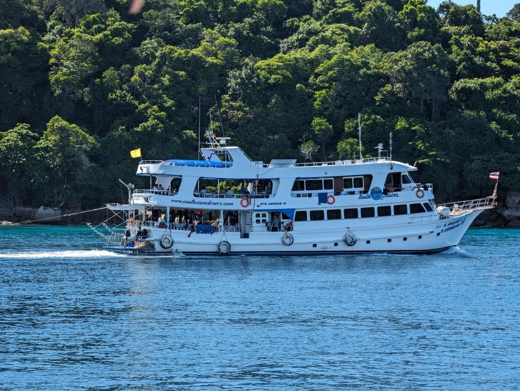 1047 - Thailand Phinisi Boat