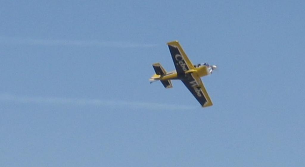 219 - 2004 MoffettAirShow