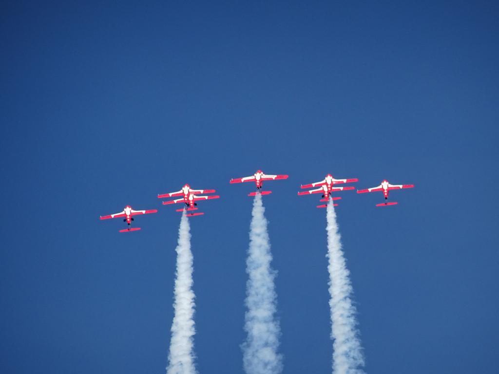 6512 - Airshow Snowbirds