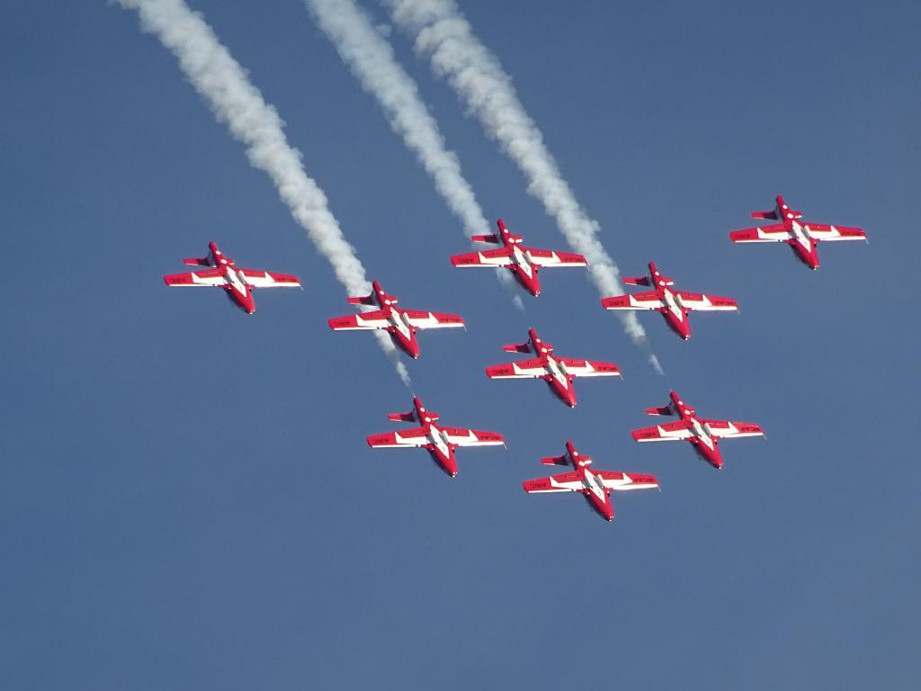 6525 - Airshow Snowbirds