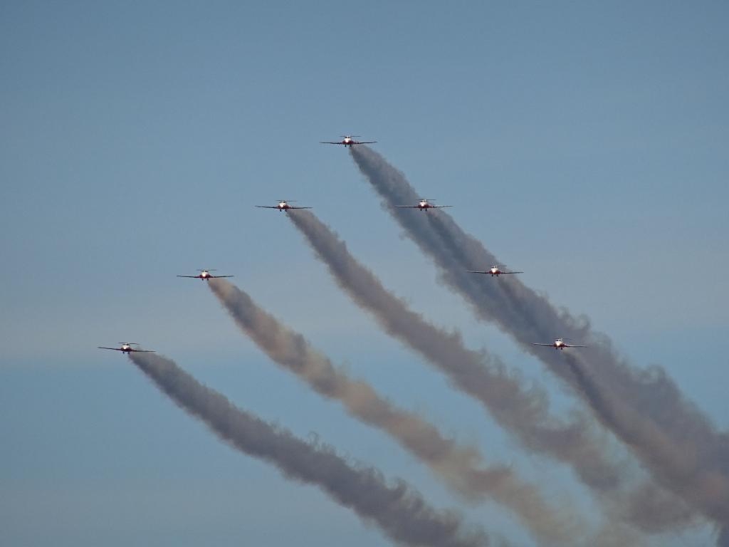 6536 - Airshow Snowbirds