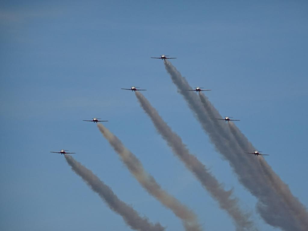 6537 - Airshow Snowbirds