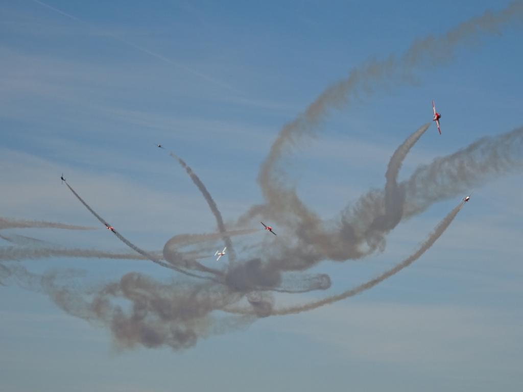 6582 - Airshow Snowbirds