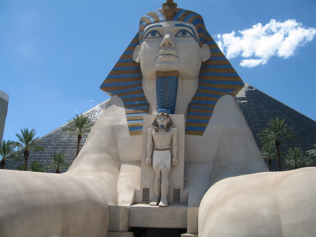 100 - Luxor