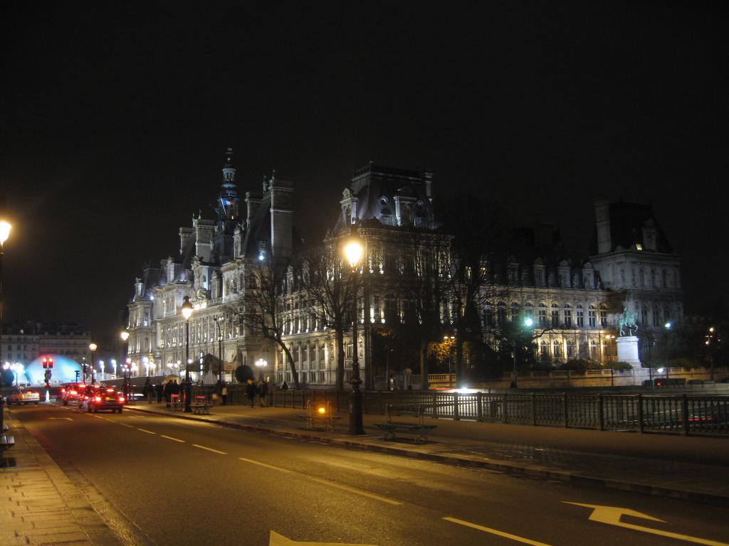 212 - ParisByNight