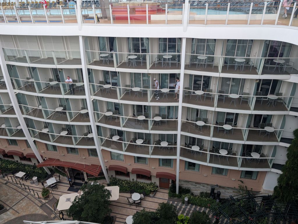 cabins with view on the promenade