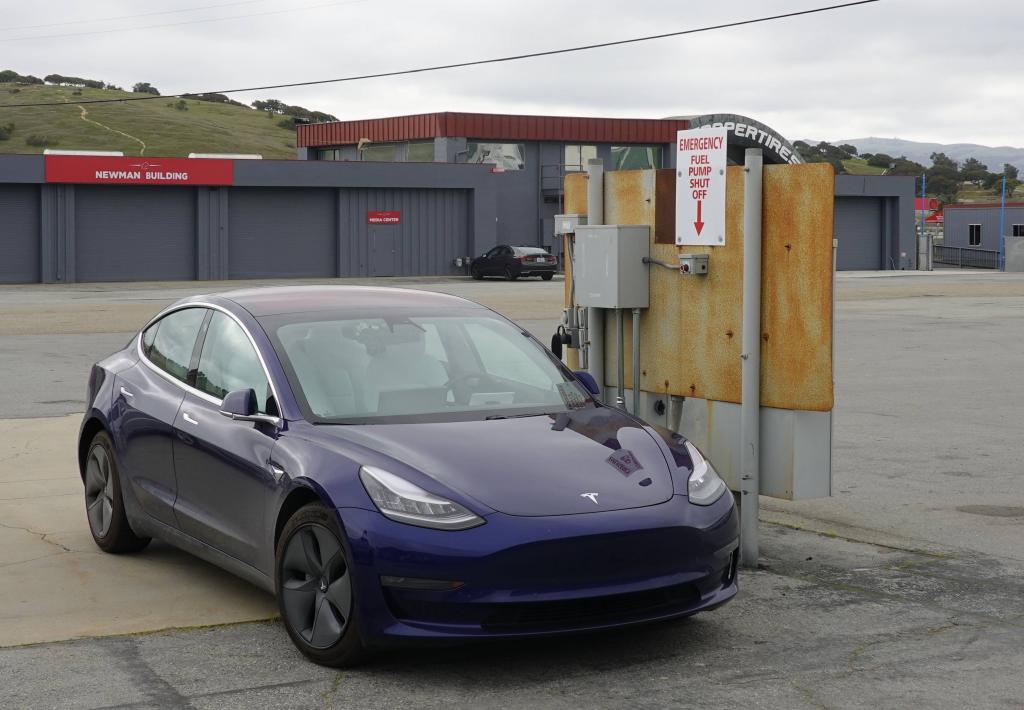 100 - 20200306 Fast Toys Tesla