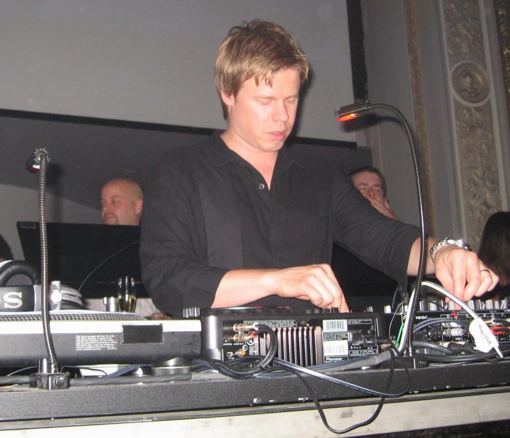 117 - Ferry Corsten