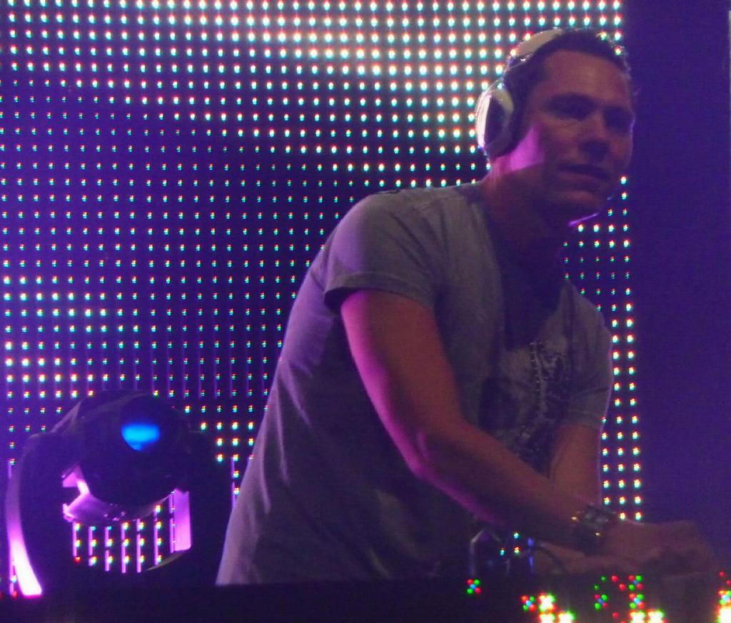 107 - CowPalace Tiesto