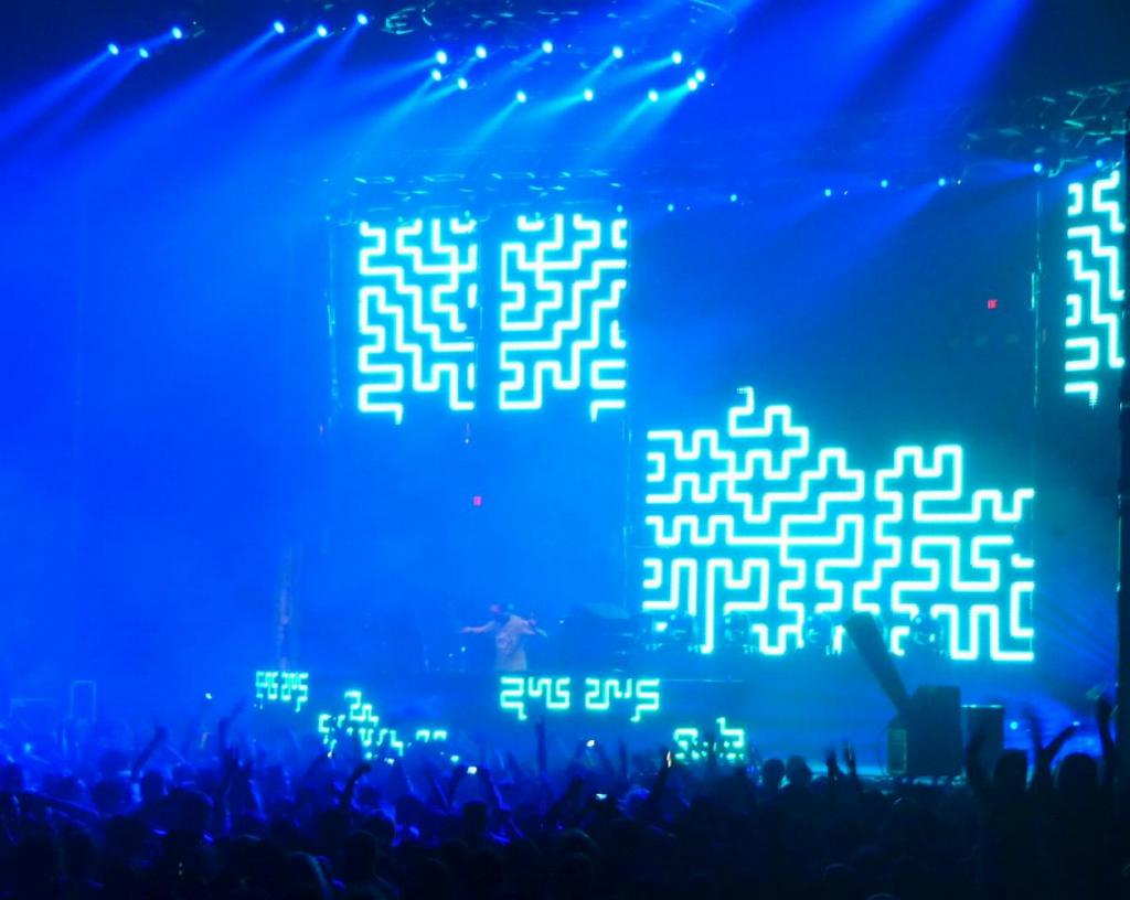 140 - CowPalace Tiesto