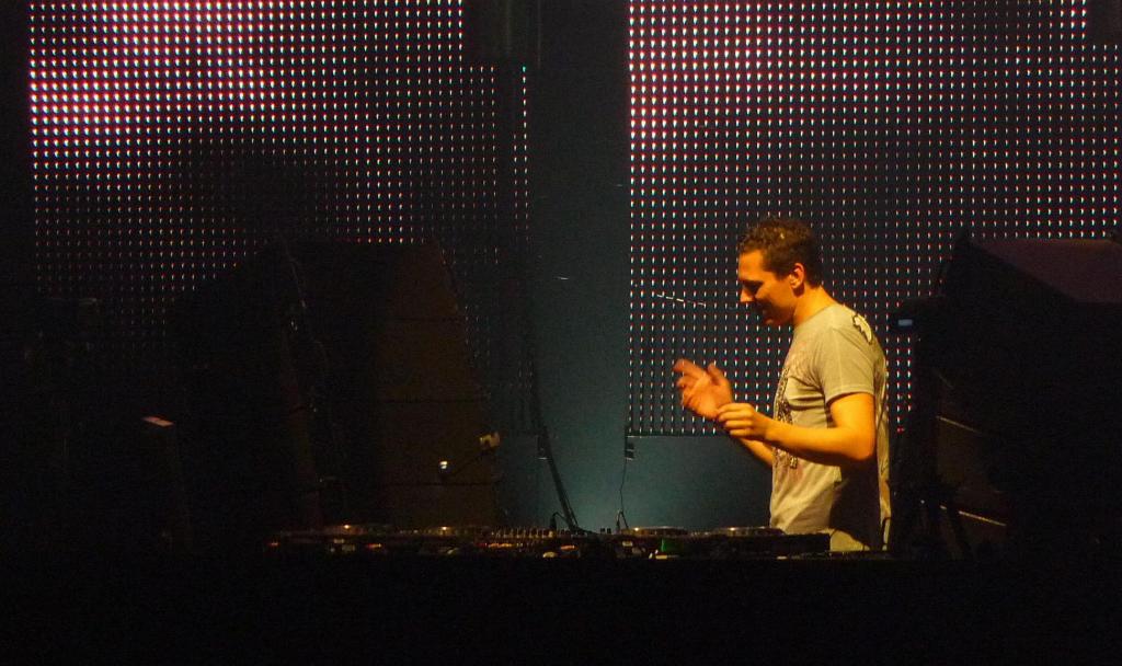 198 - CowPalace Tiesto