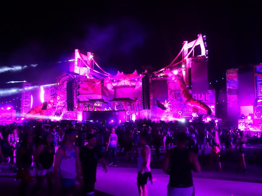 2000 - 20160617 EDC Vegas Day2