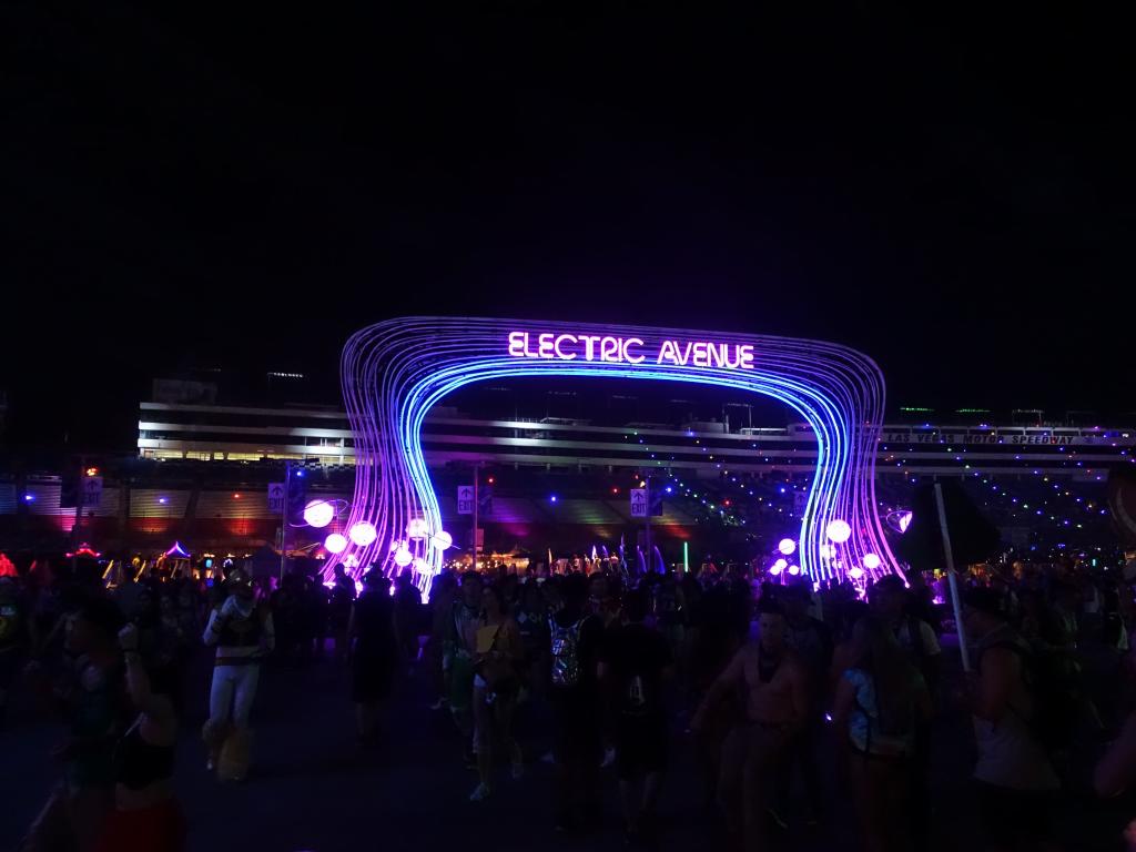 2059 - 20160617 EDC Vegas Day2