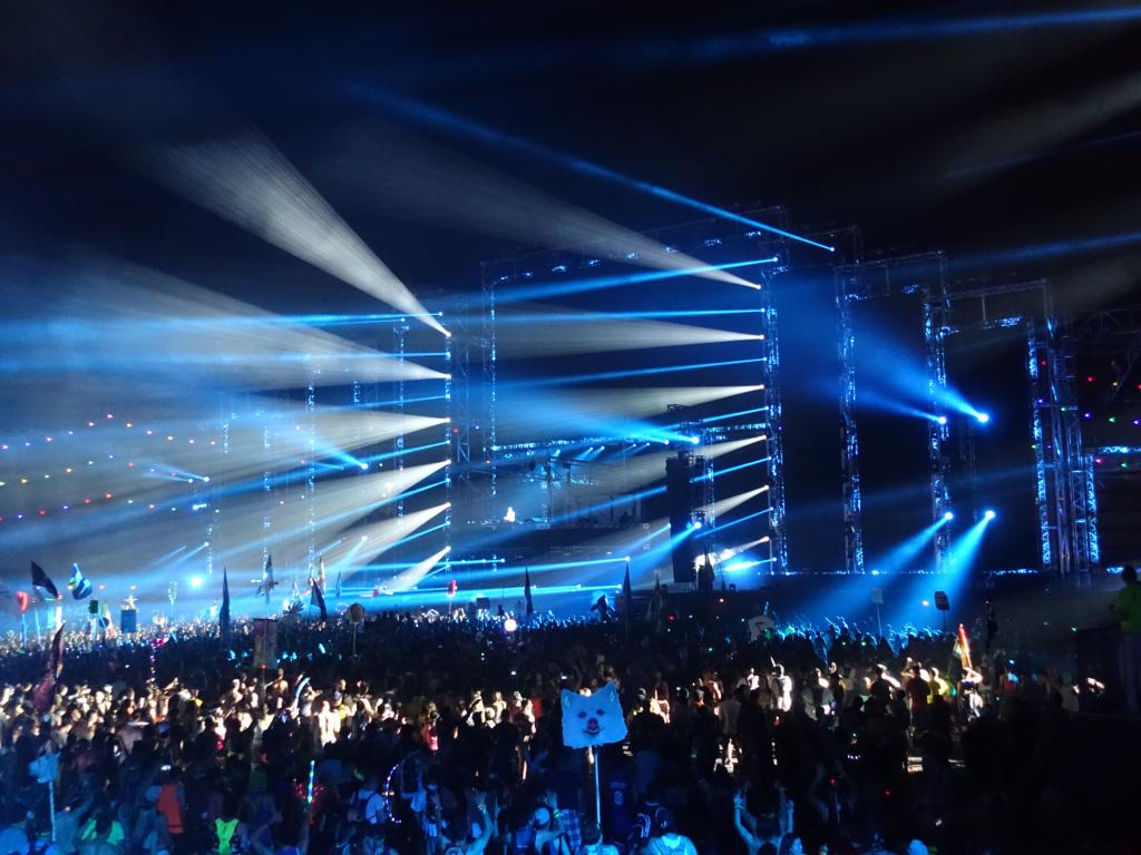 2235 - 20160617 EDC Vegas Day2