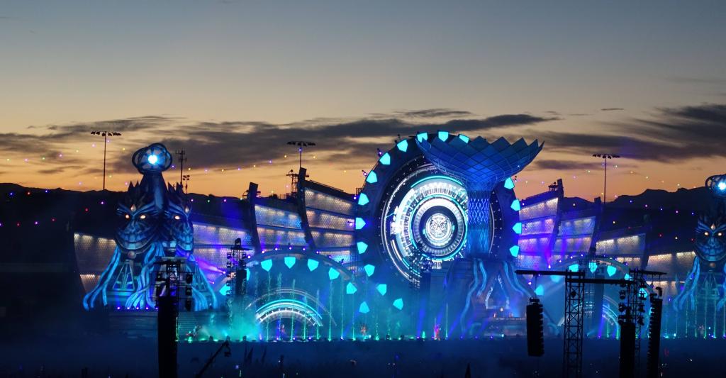 2262 - 20160617 EDC Vegas Day2