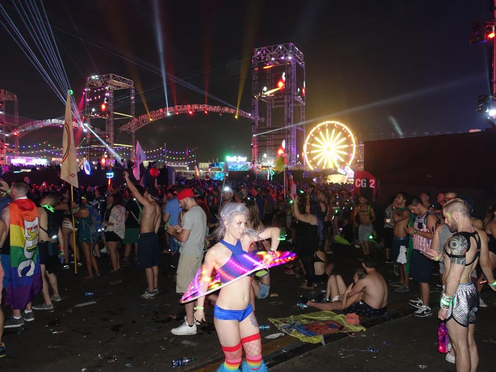 3174 - 20160617 EDC Vegas Day3