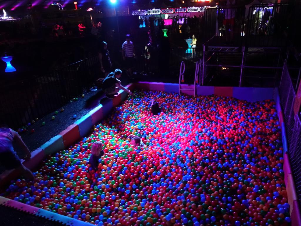 2080 - EDC Ball Pool