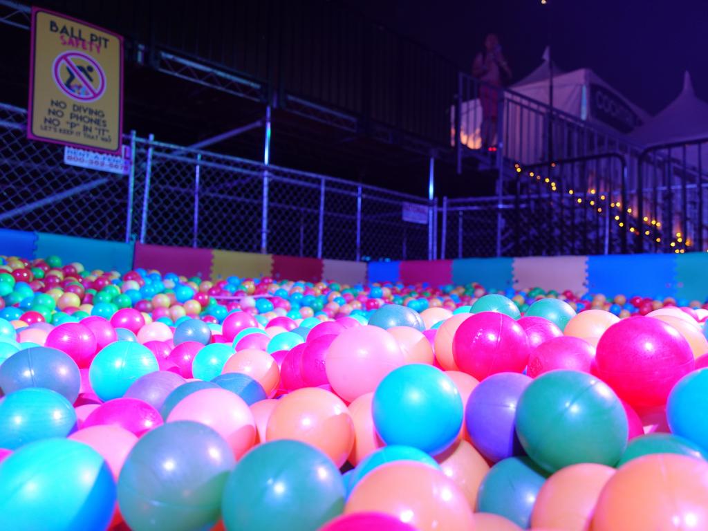 2081 - EDC Ball Pool