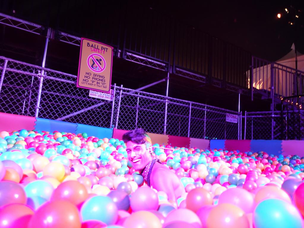 2083 - EDC Ball Pool