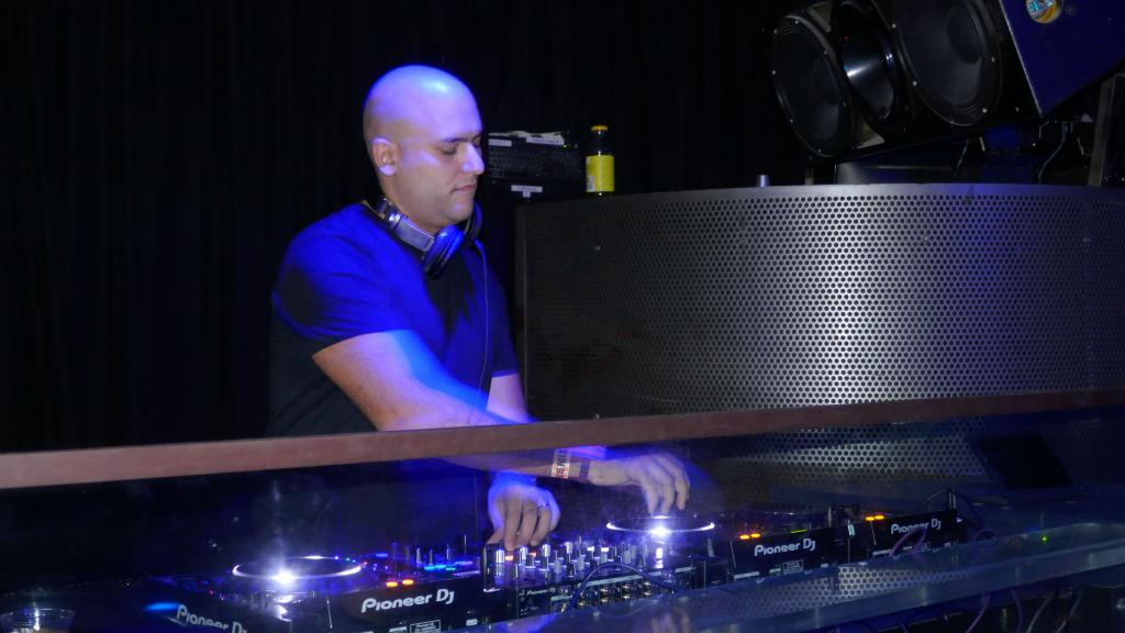 101 - 20181025 Ten15 Aly n Fila