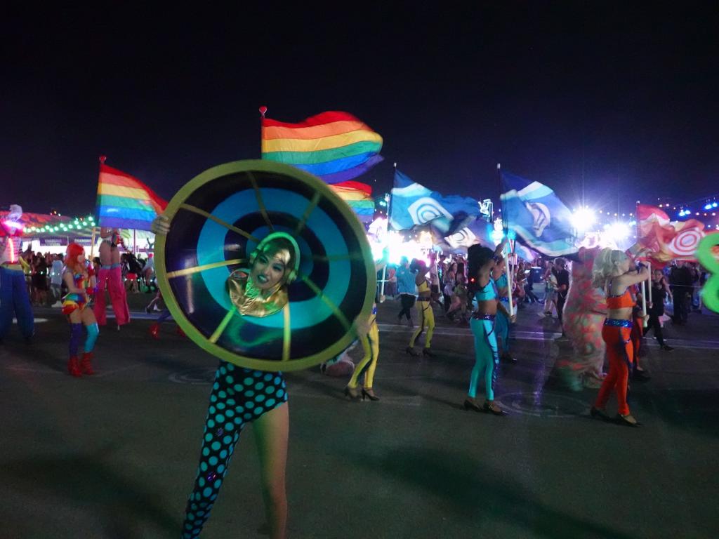 2516 - 20190517 EDC Parade