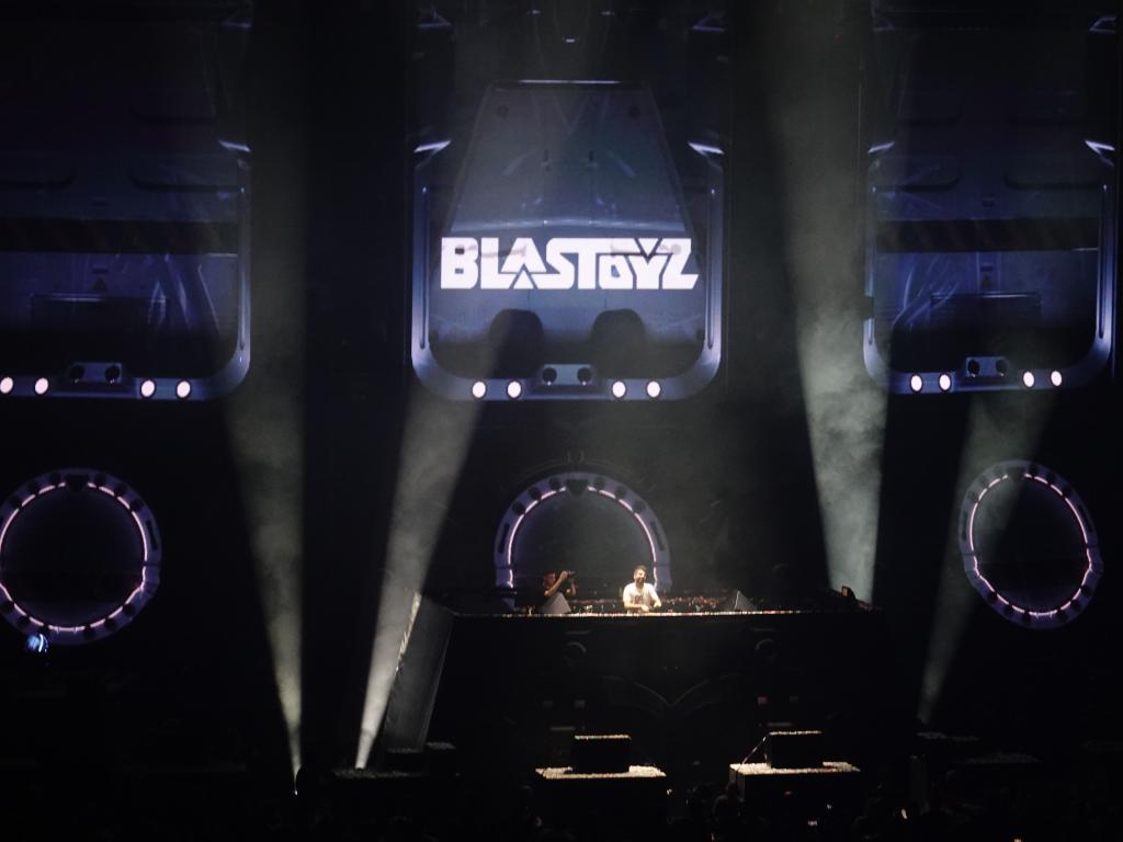 818 - 20191012 Prague O2 Arena Transmission