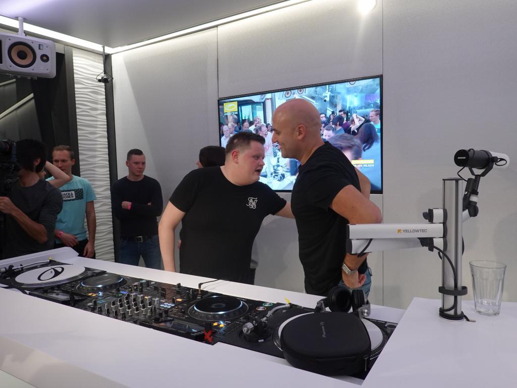 220 - 20191017 ASOT936 ADE Special