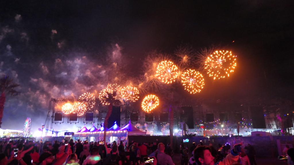 5500 - 20211022 EDC Vegas Fireworks