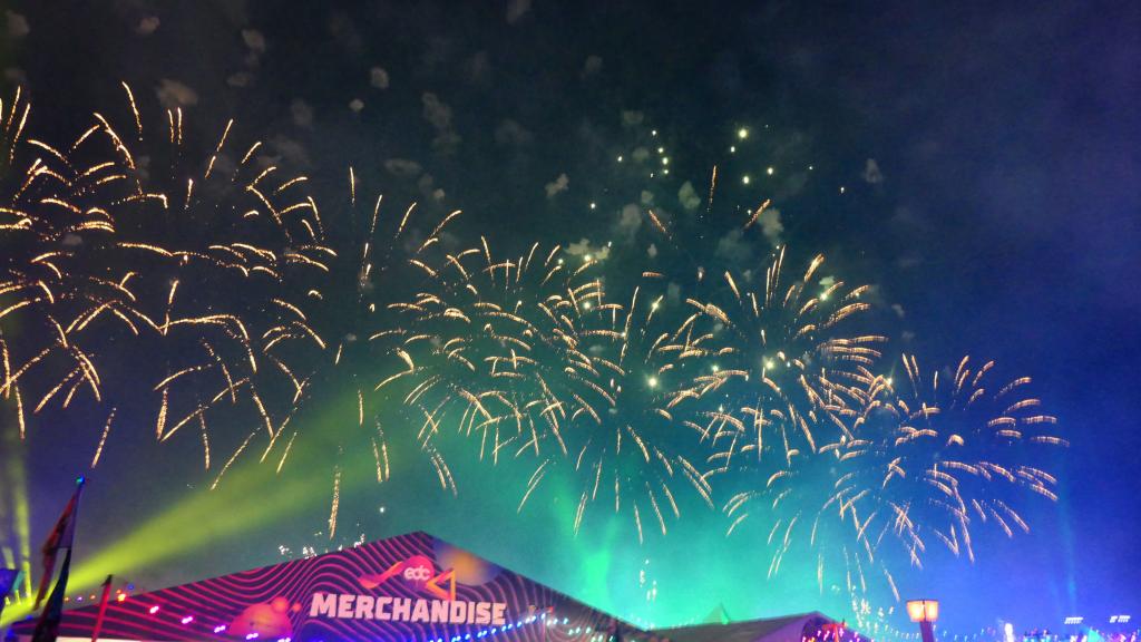 5550 - 20211022 EDC Vegas Fireworks