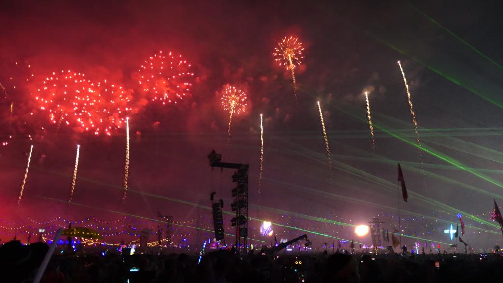 5525 - 20220521 EDC Vegas Fireworks