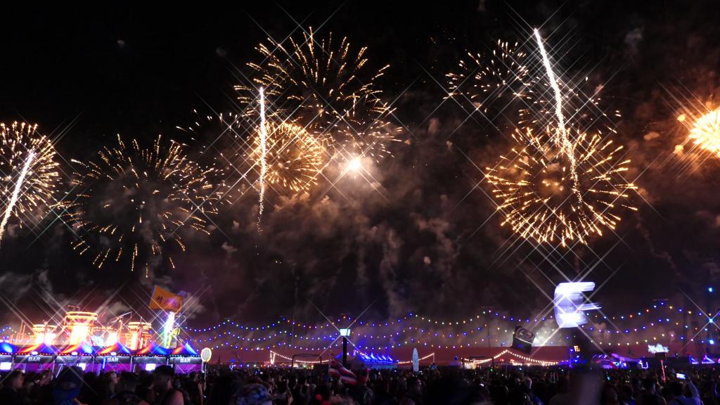 5610 - 20220522 EDC Vegas Fireworks