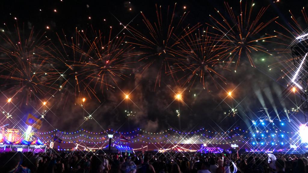 5615 - 20220522 EDC Vegas Fireworks