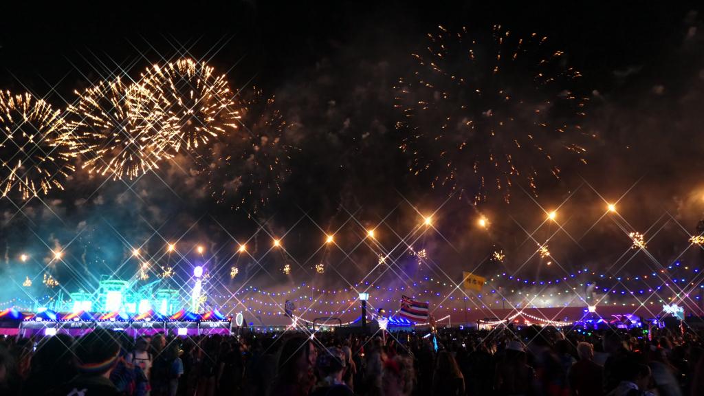 5622 - 20220522 EDC Vegas Fireworks