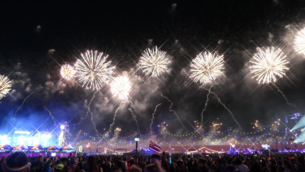 5627 - 20220522 EDC Vegas Fireworks