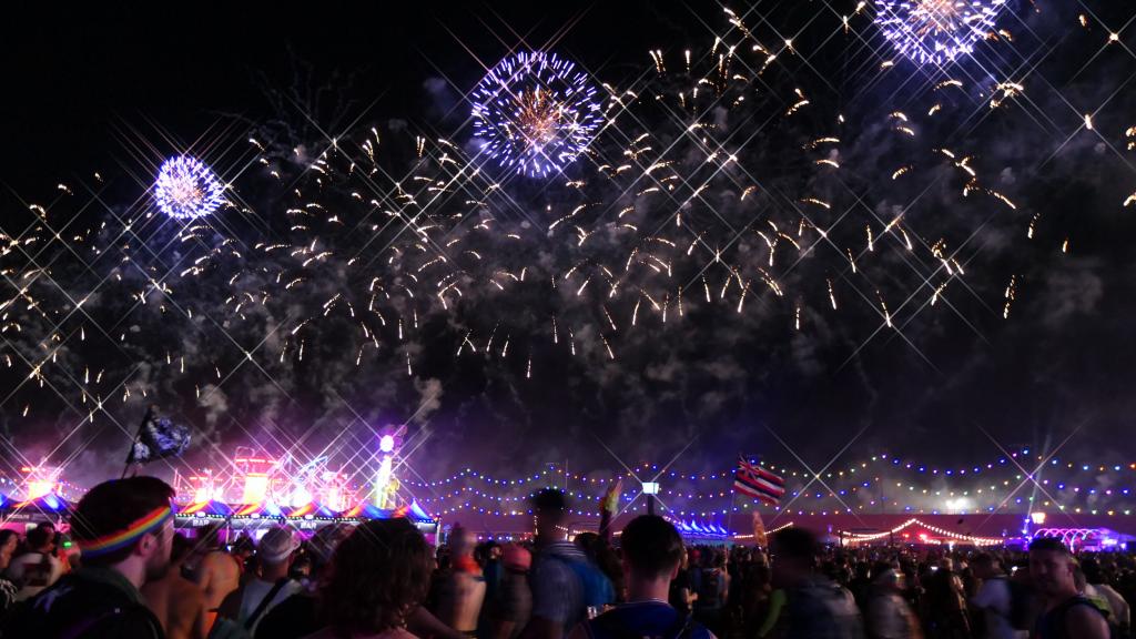 5637 - 20220522 EDC Vegas Fireworks