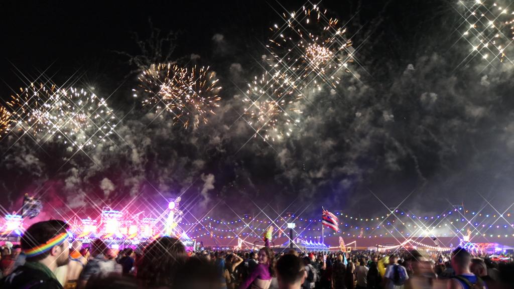 5638 - 20220522 EDC Vegas Fireworks