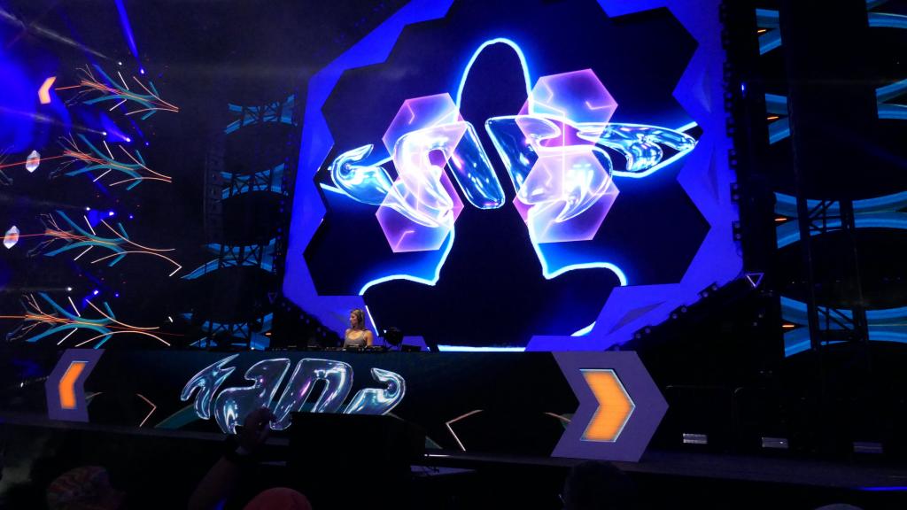 1026 - 20230519 EDC Vegas Day1