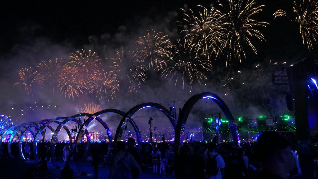 4505 - 20230519 EDC Vegas Fireworks