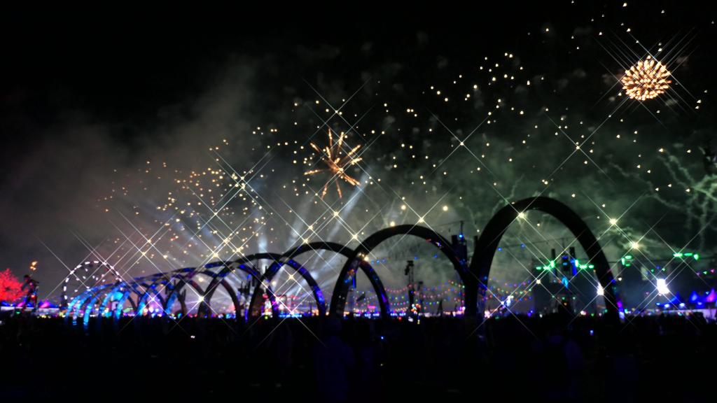 4507 - 20230519 EDC Vegas Fireworks