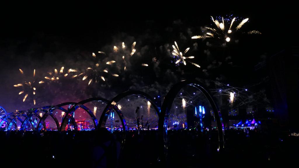 4516 - 20230519 EDC Vegas Fireworks