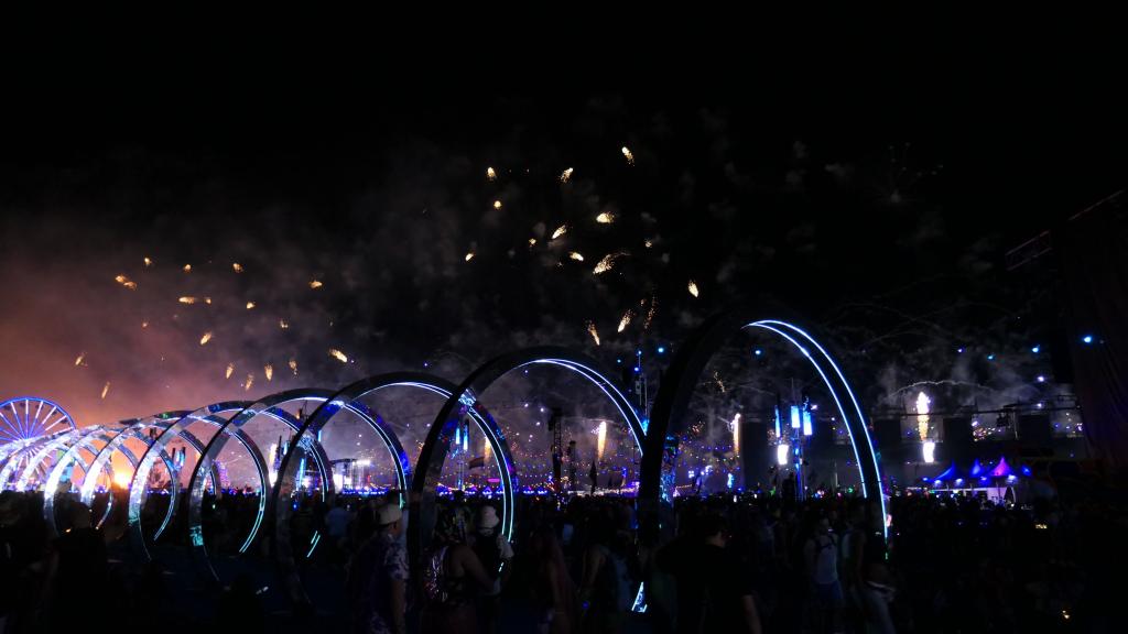 4518 - 20230519 EDC Vegas Fireworks