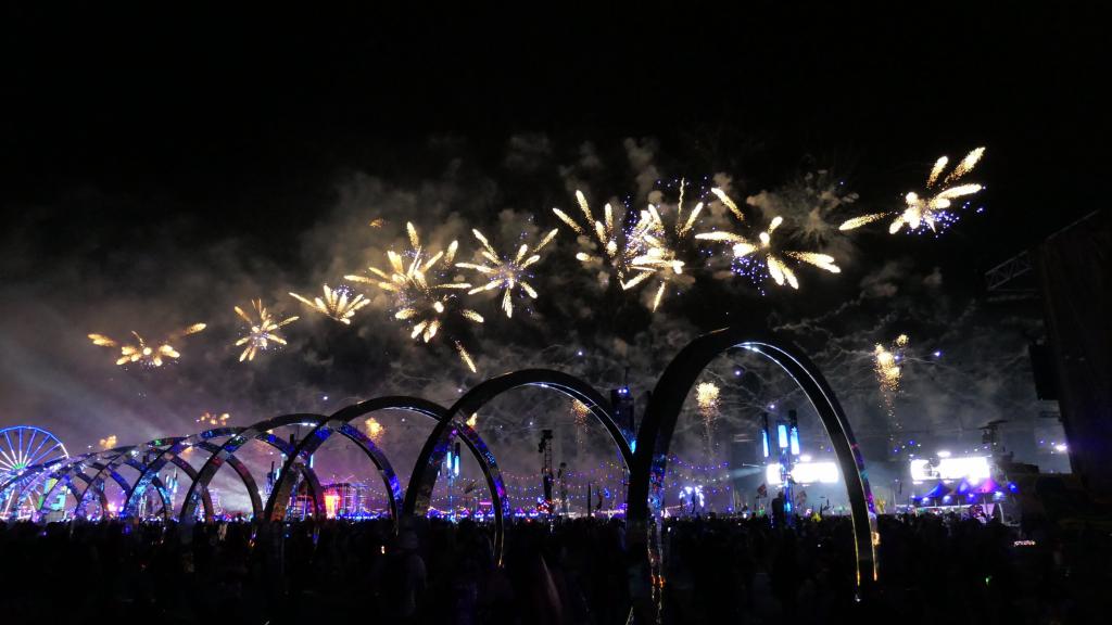 4520 - 20230519 EDC Vegas Fireworks