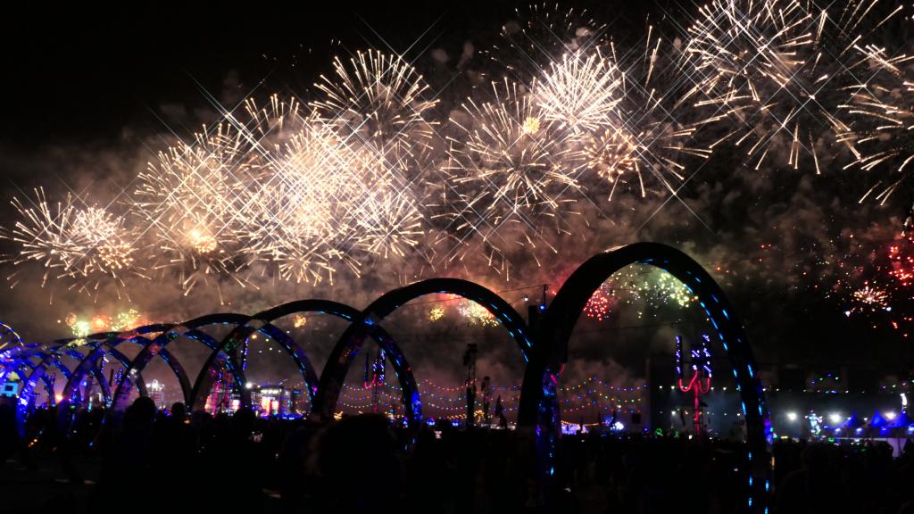 4546 - 20230519 EDC Vegas Fireworks