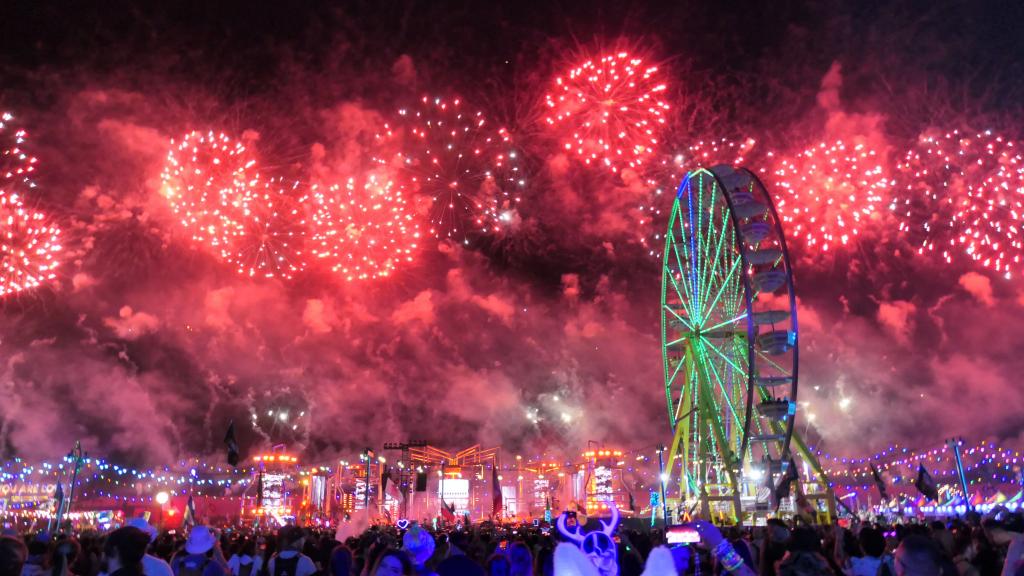 4547 - 20230519 EDC Vegas Fireworks