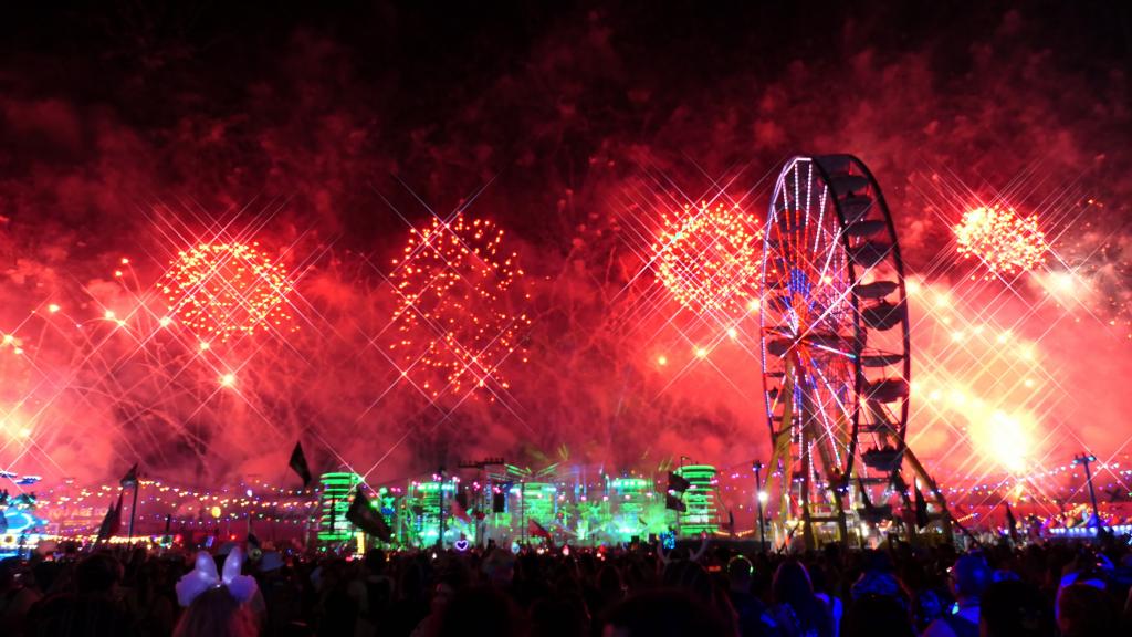 4548 - 20230519 EDC Vegas Fireworks